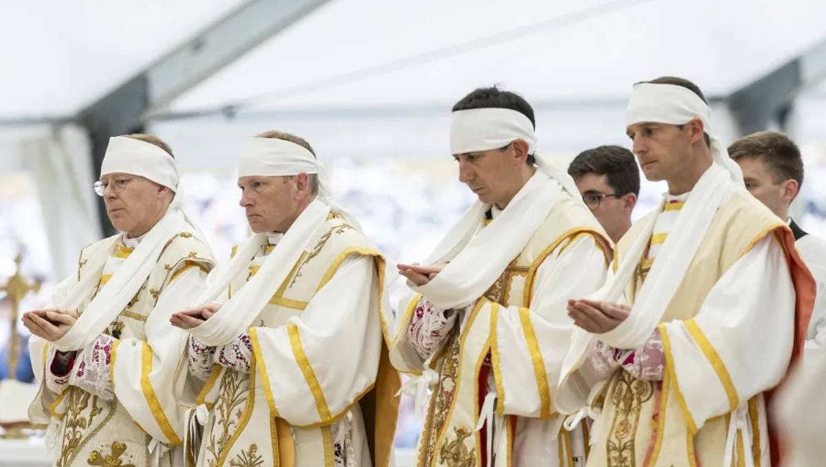 Confirma el Vaticano excomunión inmediata para obispos lefebvrianos por cisma. | Foto: EFE