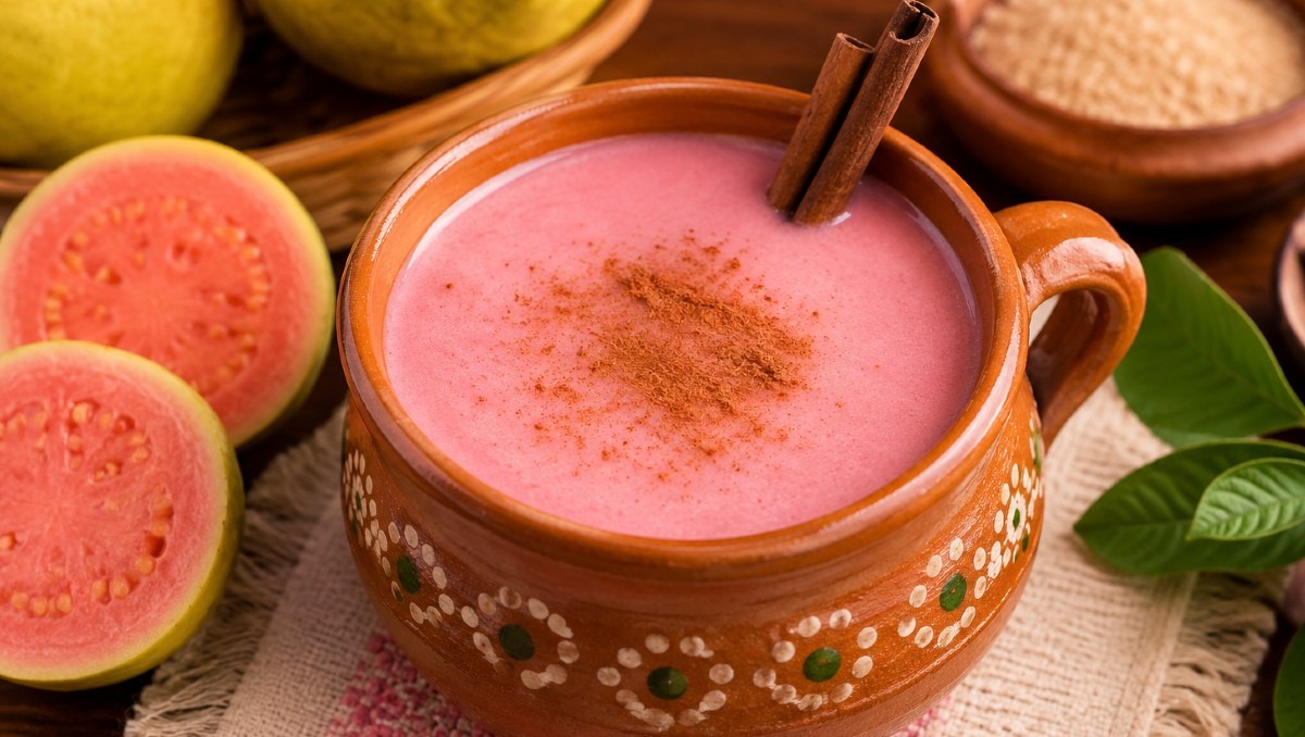 Imagen ilustrativa de atole de guayaba (IA)