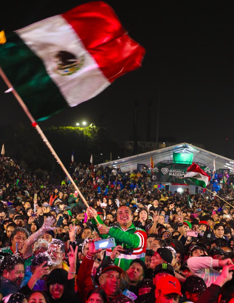 Más de 25 mil personas desafiaron la lluvia en la explanada de la GAM para celebrar el triunfo de México