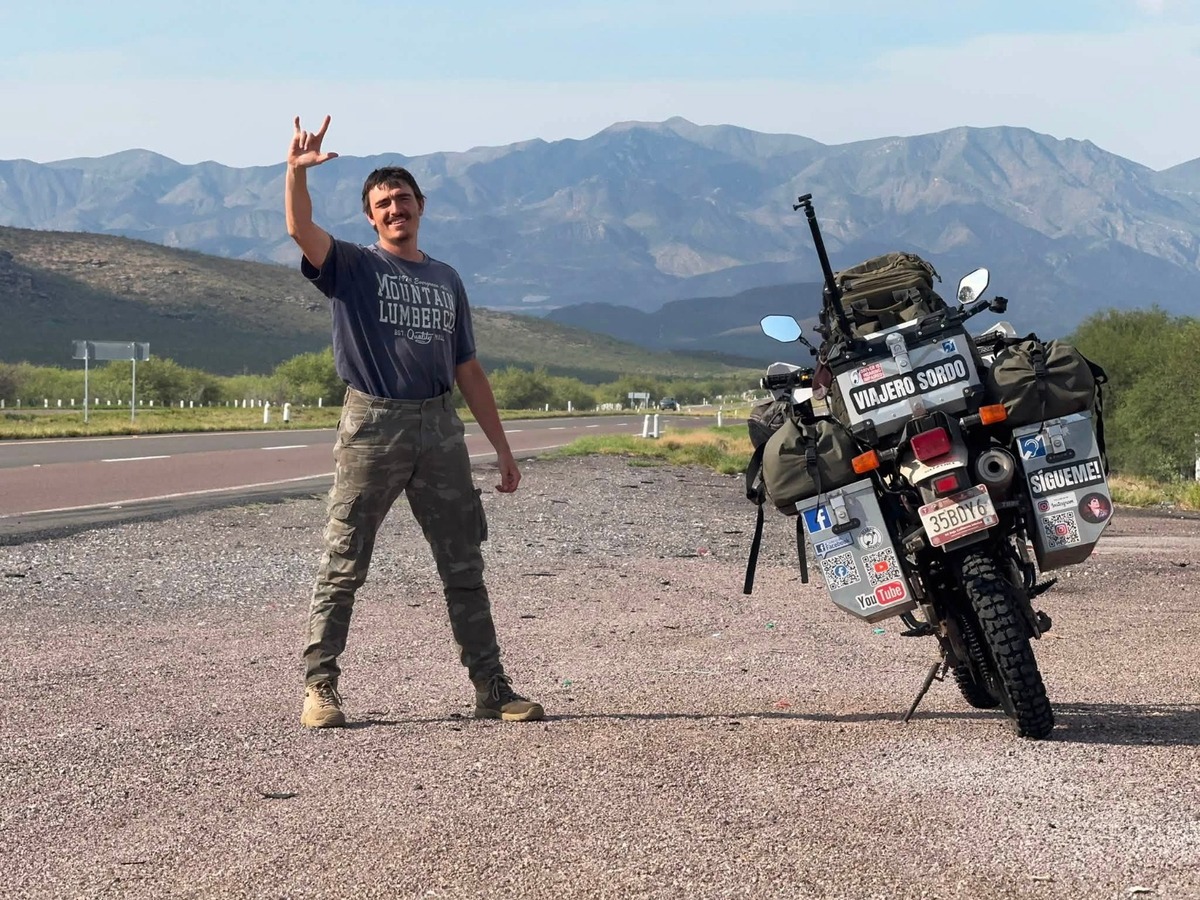 El motociclista sordo y de origen alemán, Mavrick William, recorre Norteamérica. | Tomada de: www.instagram.com/wizardscientist7