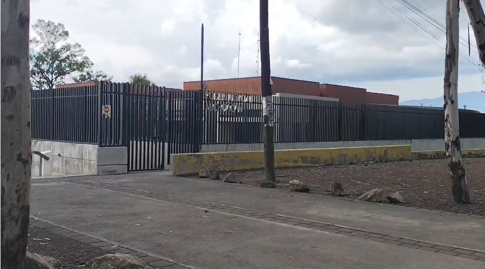 Los testigos identificaron a más personas armadas dentro de la camioneta desde donde disparó 'El Sierra'. | Foto: Captura de pantalla