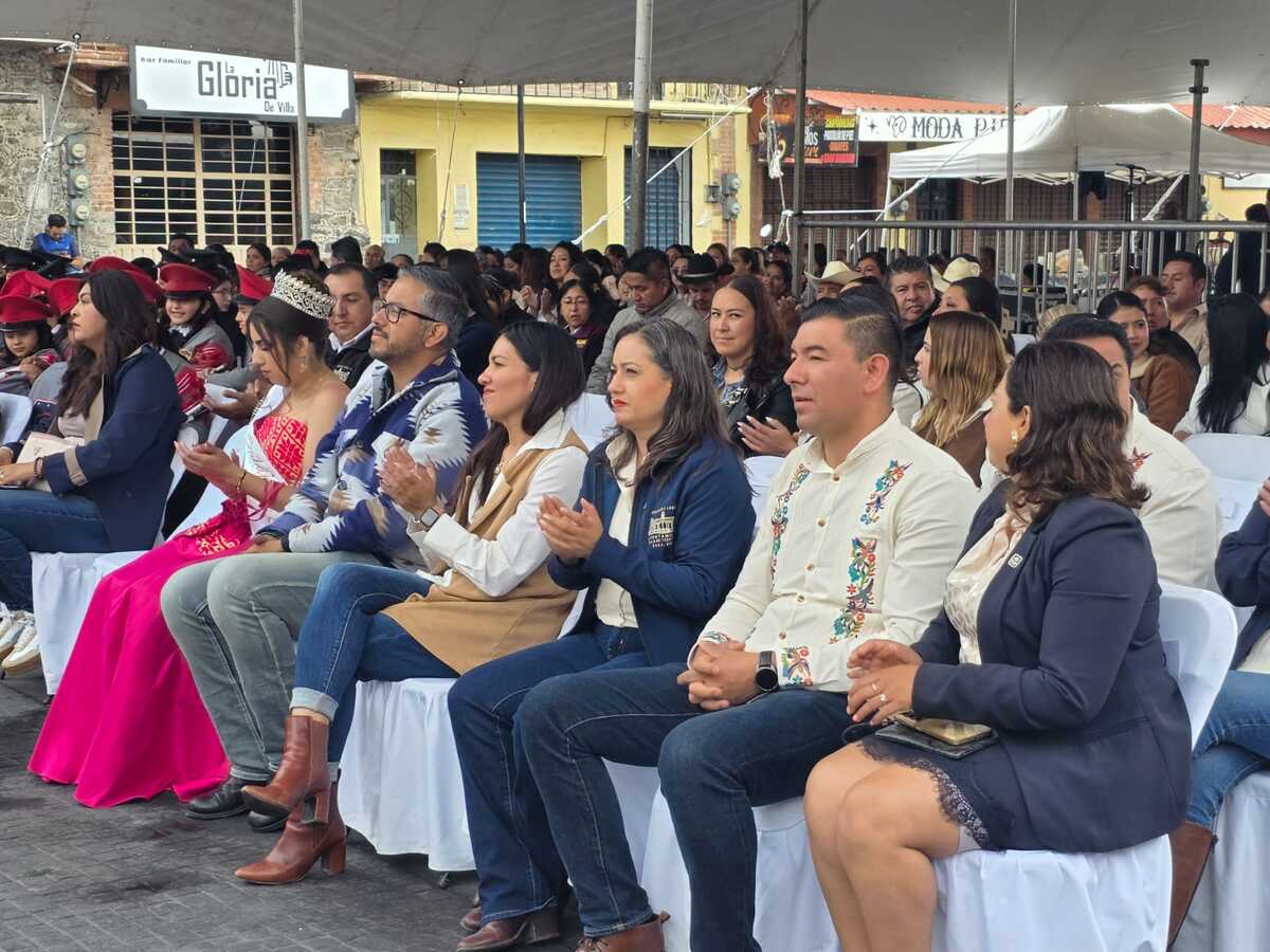 Villa de Tezontepec reconoció a las bandas de guerra de instituciones educativas. (Cortesía)