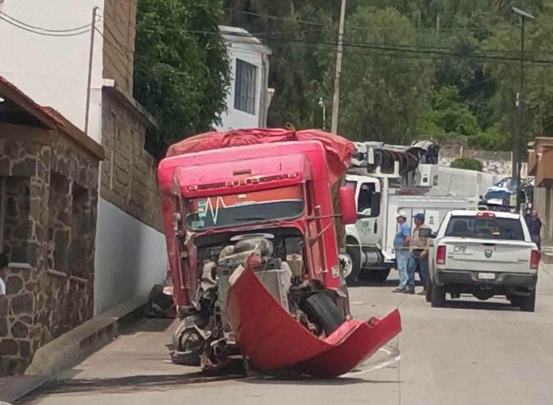 Accidente sobre la carretera Bomintzhá–Cruz Azul. (Cortesía)