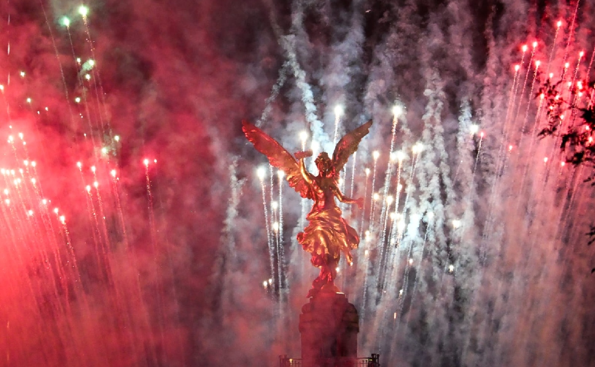 Celebración de la victoria de México sobre Ecuador en la Copa del Mundo. Ángel de la Independencia, CDMX. (Foto: Daniel Augusto)