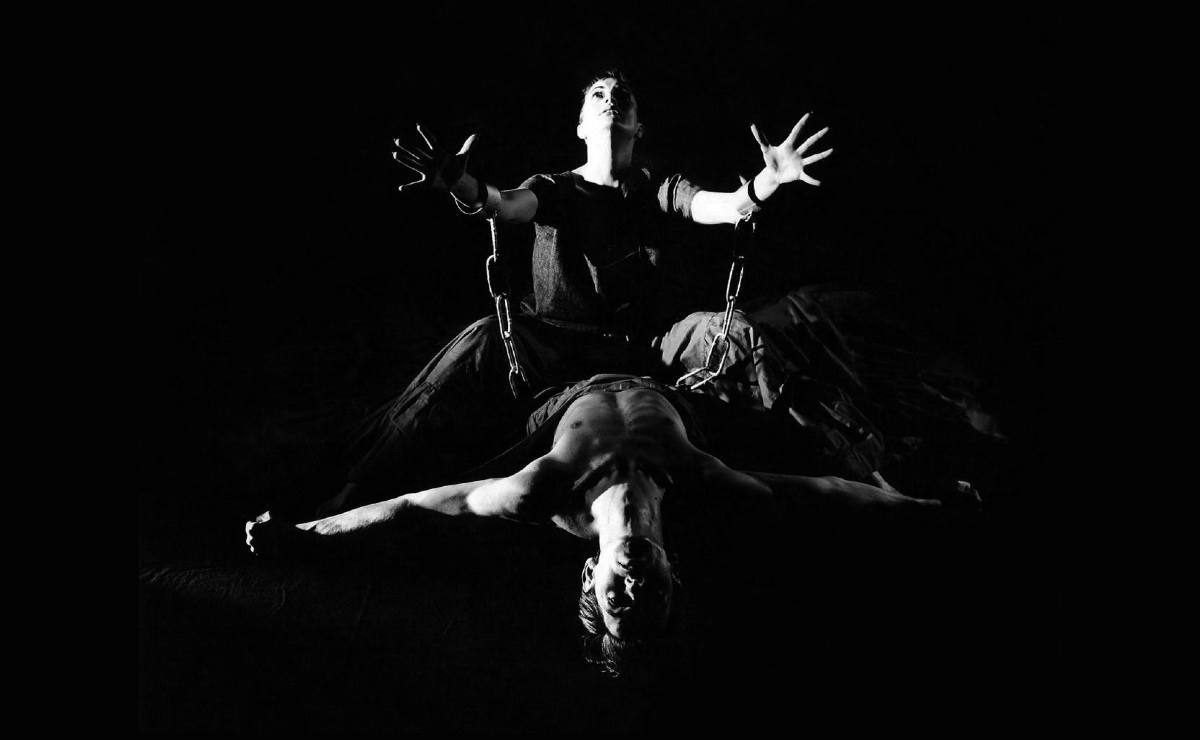 Cora Flores y Guillermo Arriaga interpretando ‘Zapata’, 1981. Fototeca Nacional, INAH. (Cortesía CND)