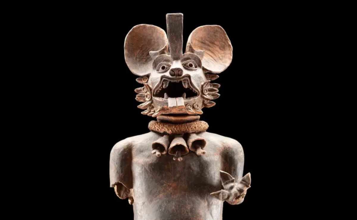 Detalle de Tzinacantecuhtli o Dios Murciélago, pieza zapoteca, c. 800-900 d.C. Préstamo del Museo del Templo Mayor. (metmuseum.org)