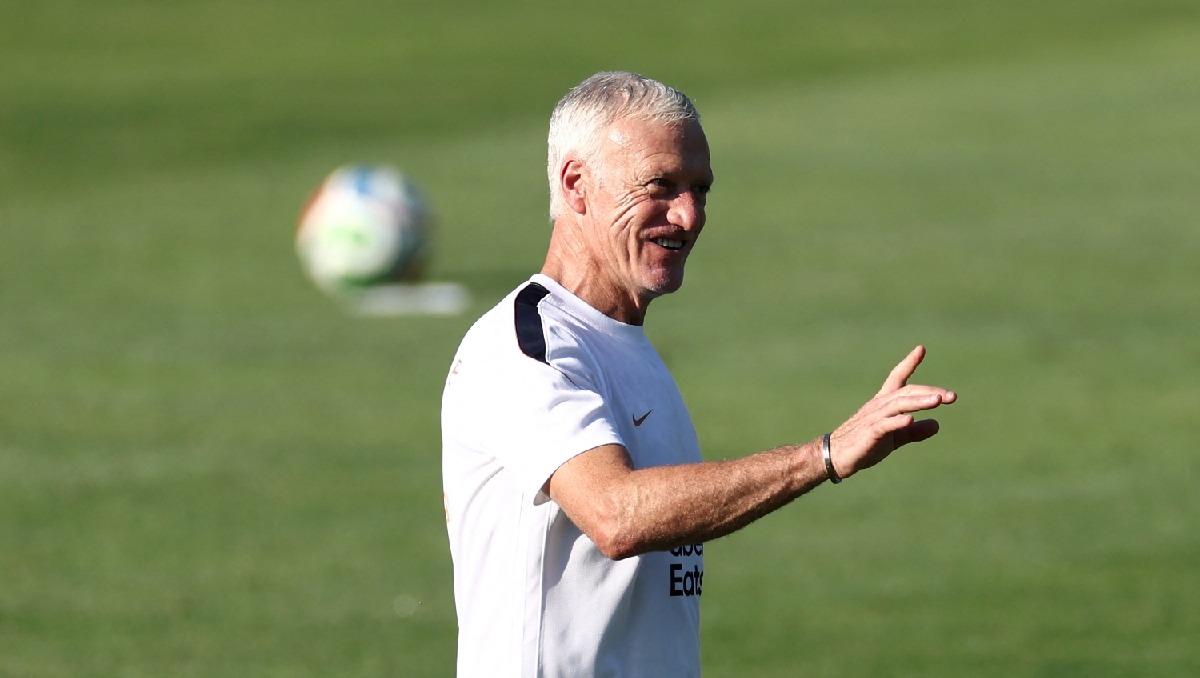 Didier Deschamps durante la previa del duelo ante Paraguay, donde reconoció el mérito de la Albirroja por eliminar a Alemania. (Agencia AFP)