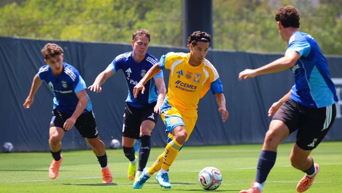 Diego Lainez durante el primer partido de preparación de Tigres rumbo al Apertura 2026, en el empate 2-2 frente al San Diego FC. (X @TigresOficial)