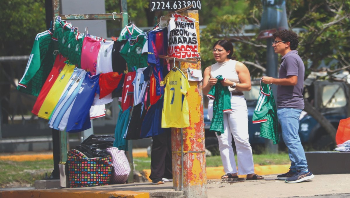 Fiebre mundialista: precios altos desatan piratería en Puebla