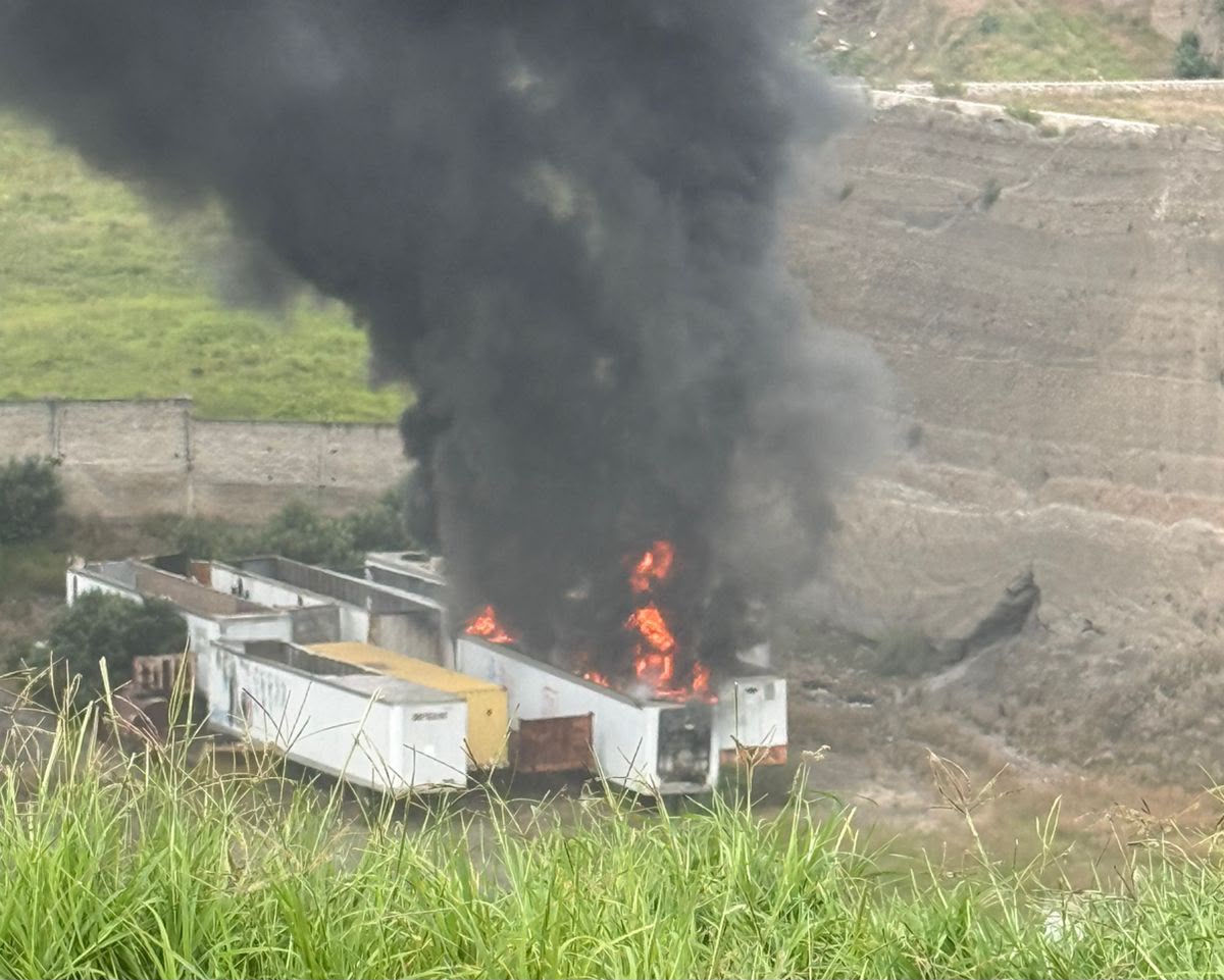 Incendio en la colonia Nuevo Tulancingo. (Cortesía)