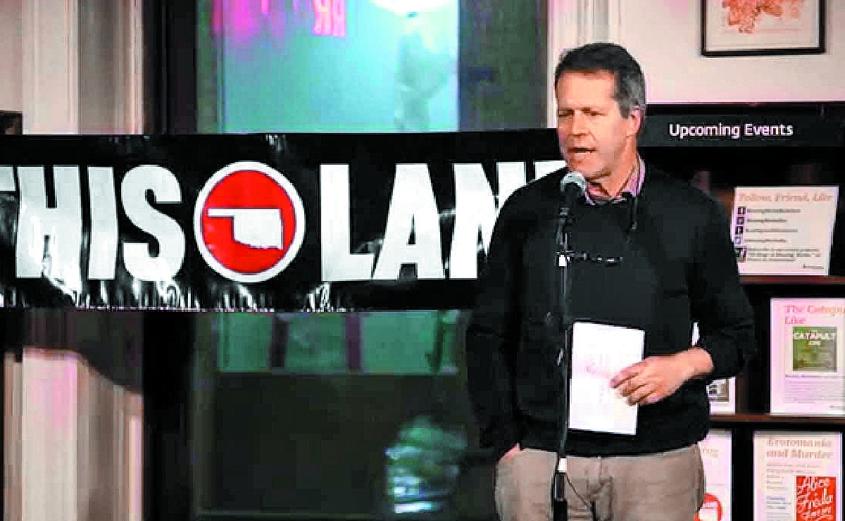 El periodista Mark Singer. (Redes Sociales: YouTube)