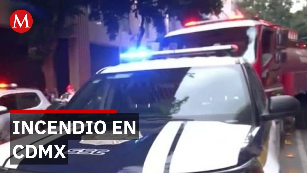 Rescatan perros en incendio de edificio en CdMx mientras más de 50 residentes aguardan información