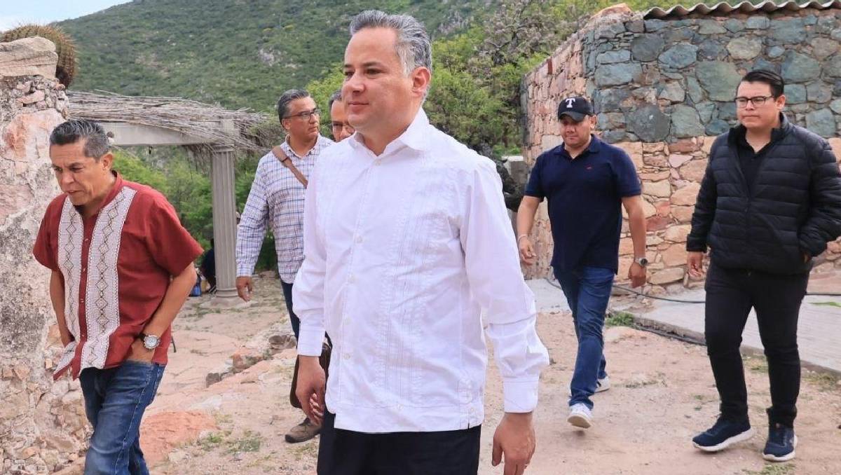 Santiago Nieto Castillo salió apoyar y escuchar a la población de Querétaro. | Especial