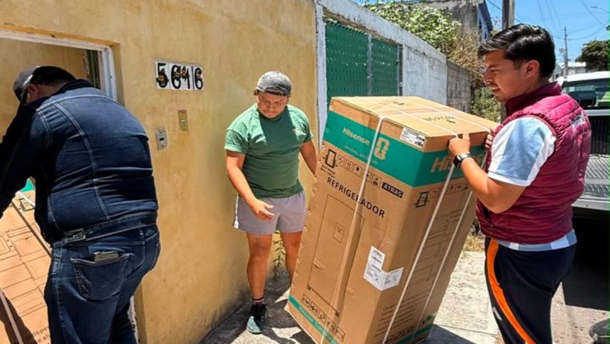 Chedraui entrega enseres a damnificados por lluvias en Puebla | Cortesía Ayutamiento de Puebla