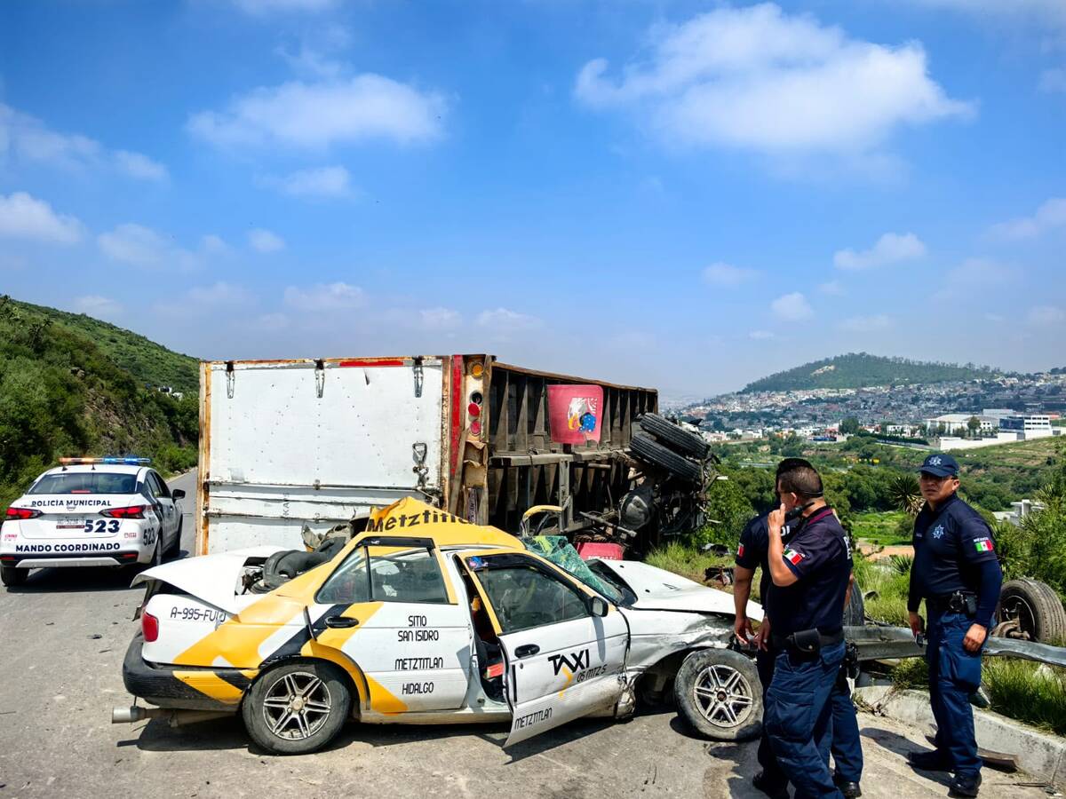 Choque múltiple se registró en el corredor de la montaña. (Cortesía)