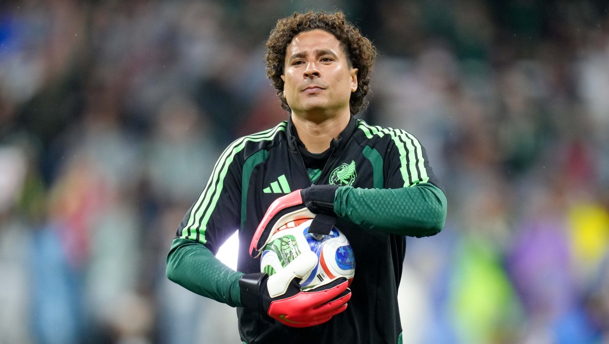 Guillermo Ochoa manda condolencias a las familias de las personas que murieron en los festejos en el Ángel (Reuters)