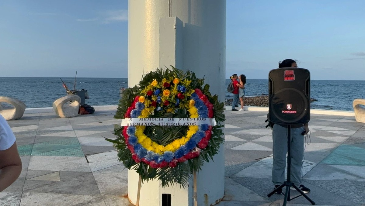 Habitantes de Veracruz se reunieron en memoria de los fallecidos tras los sismos | Foto: Isabel Zamudio