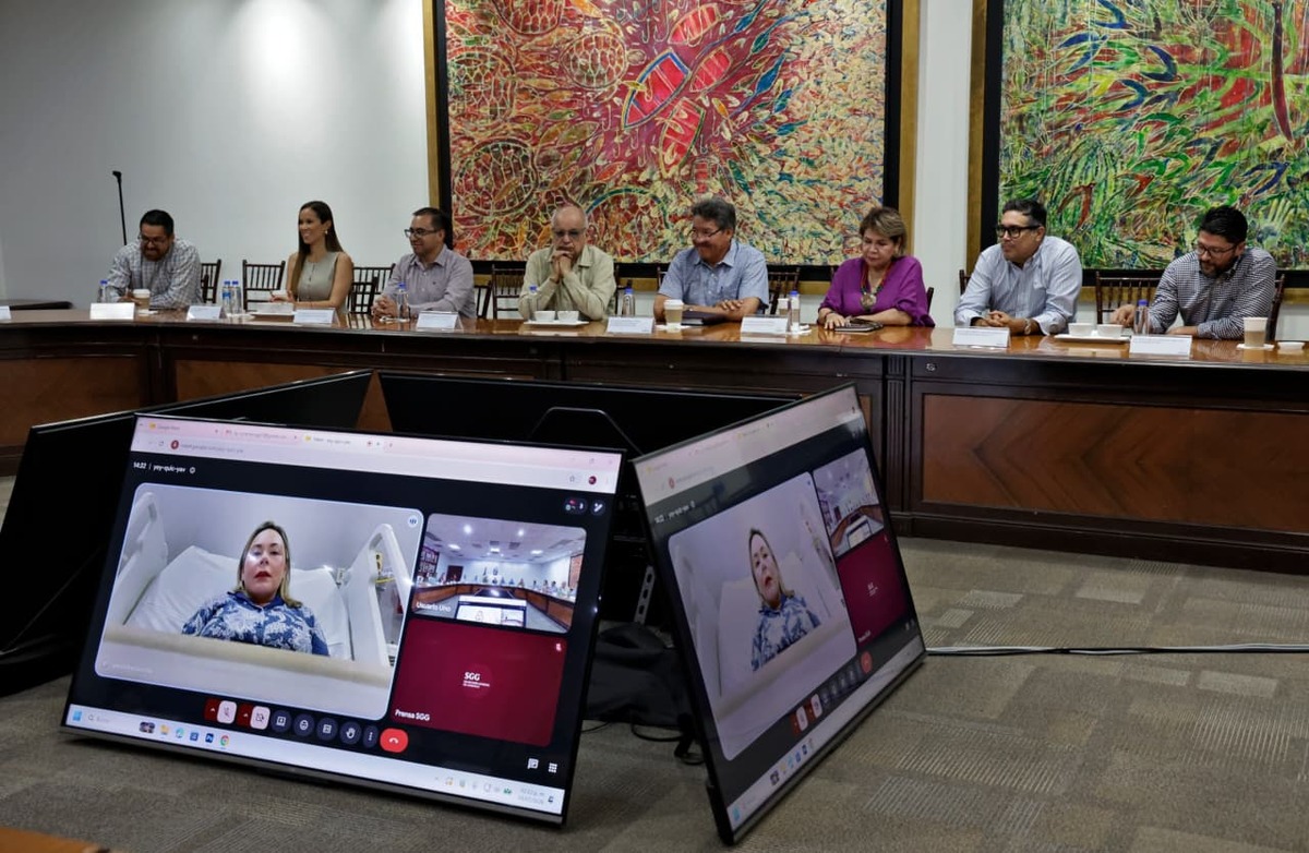 Desde el hospital Yeraldine Bonilla Valverde encabezó este viernes una reunión de trabajo. | Foto: Manuel Aceves