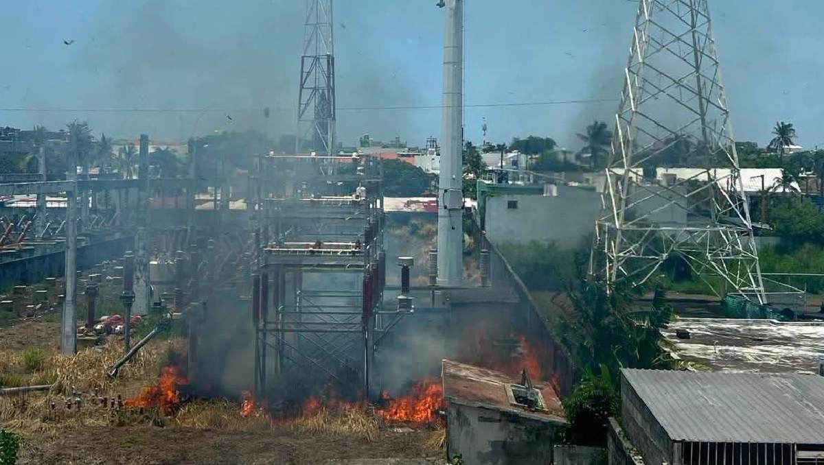 Incendio en subestación de la CFE en el fraccionamiento Floresta, Veracruz. | Especial