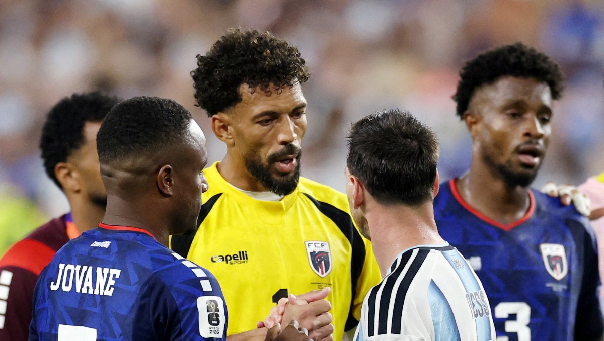 Jugadores de Cabo Verde esperaron a Leo Messi para tomarse fotos con él (Reuters)