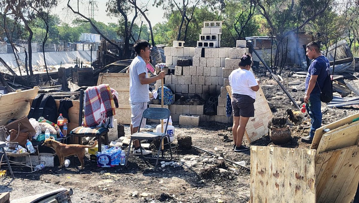 Victoria Martínez perdió todas sus pertenencias, que quedaron convertidas en cenizas y chatarra. | Agustín Martínez