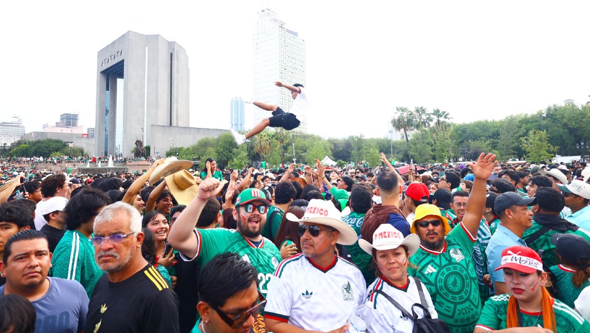 Aficionados disfrutan el "quiere volar". Foto: Jorge López
