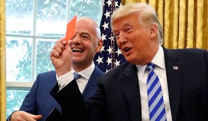 Donald Trump habría llamado a Gianni Infantino, presidente de al FIFA, para que revisara la tarjeta de Florian Balogun.