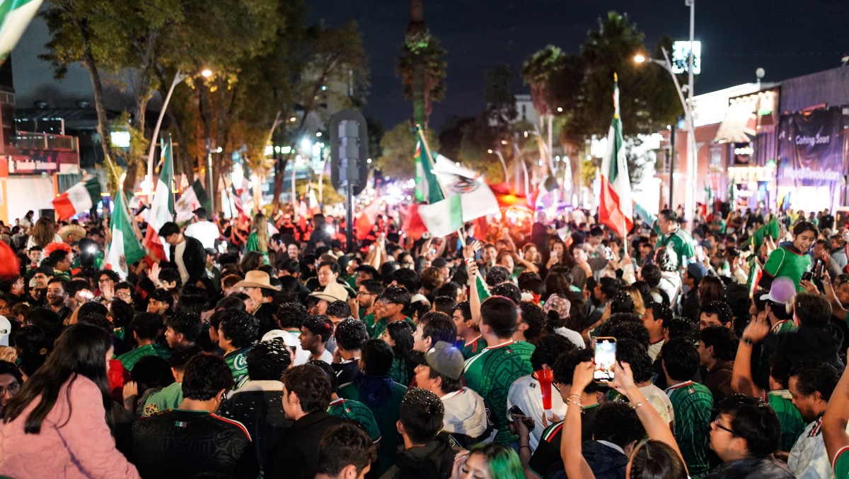 Festejos en la Avenida Juárez de Puebla por la Selección Mexicana | Agencia Es Imagen