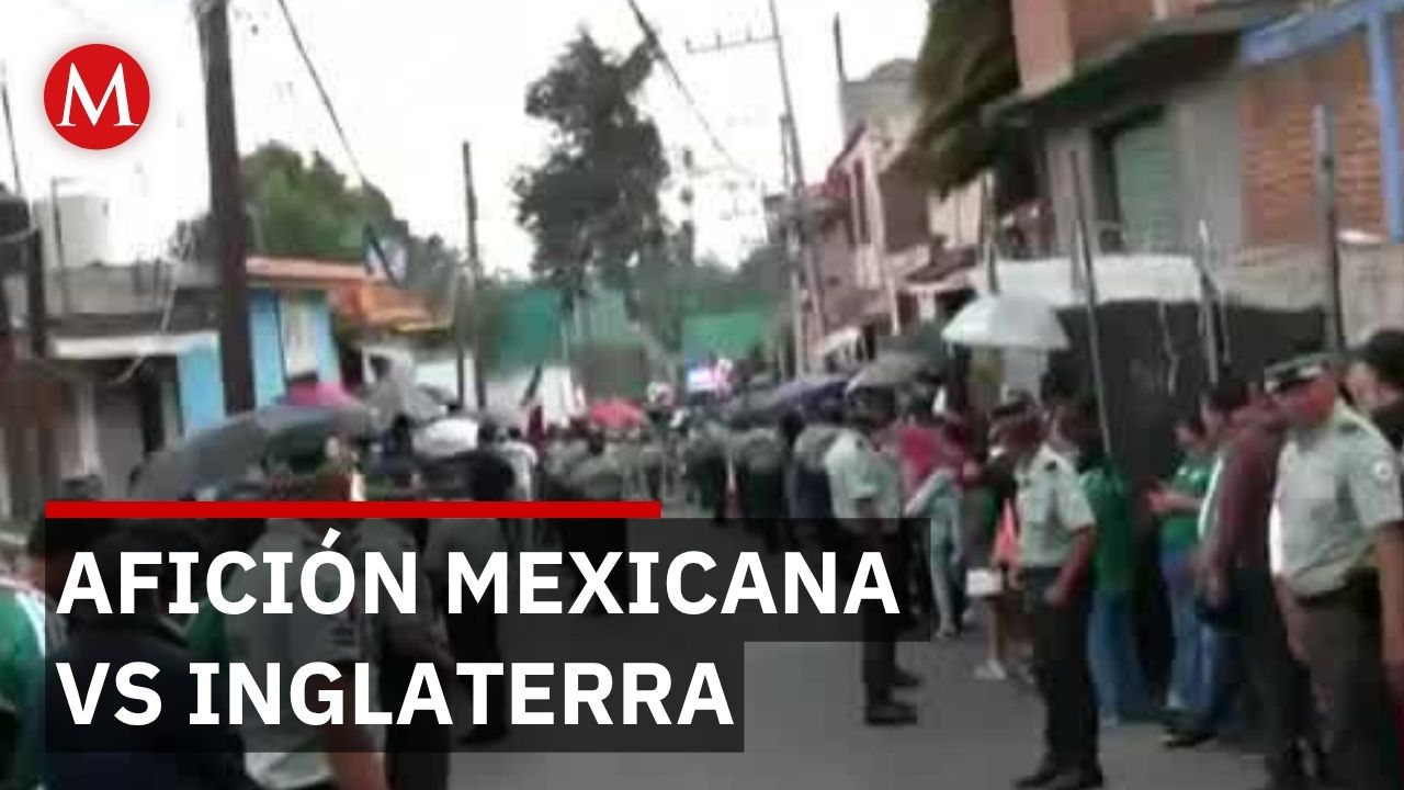 Lluvia no detiene afición mexicana que grita porras mientras Inglaterra estudia jugadores
