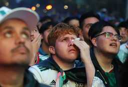 Aficionados de México viven con nerviosismo los goles de Inglaterra en el partido de octavos de final del Mundial 2026