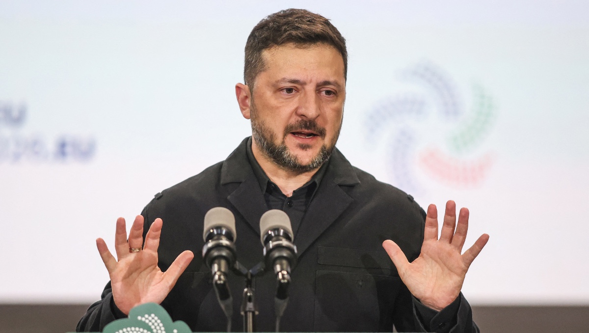 Volodymyr Zelensky habla en una conferencia de prensa después de las reuniones con los jefes de la UE e Irlanda. | AFP