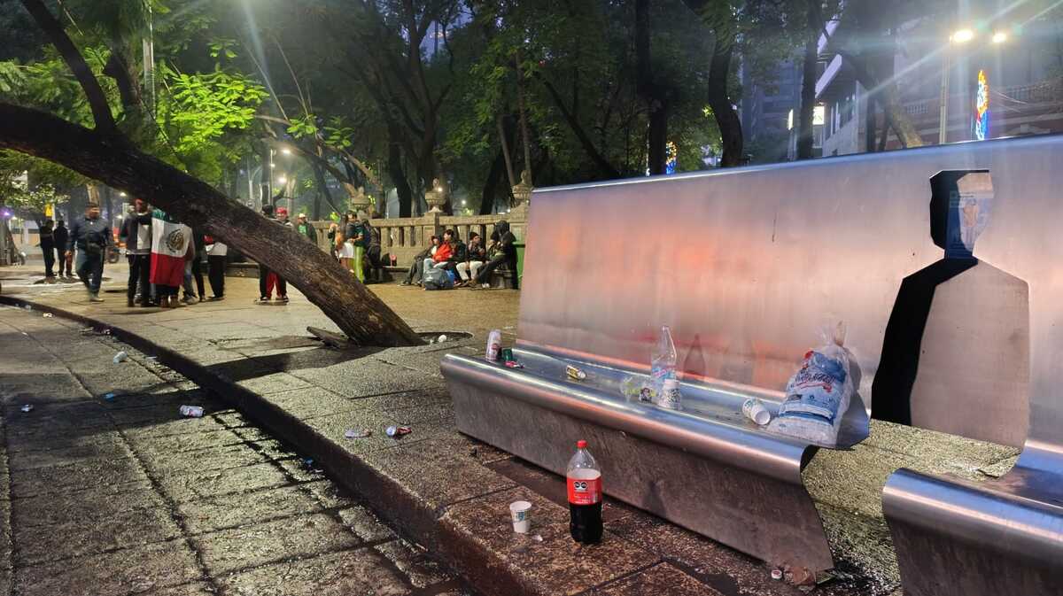 Botellas cerradas y claxons mudos: la derrota mexicana corta la verbena mundialista | Amílcar Salazar Méndez