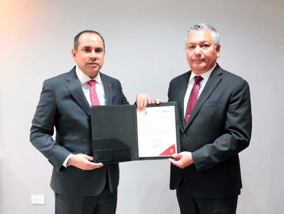 Epifanio Muñoz Quintero recibió el nombramiento como nuevo Subsecretario de Ingresos de Tamaulipas por parte del secretario de Finanzas, Carlos Irán R