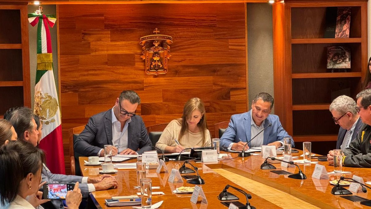 Firman acuerdo por la transición energética en la UdeG con el gobierno de Jalisco (Tony Martínez)