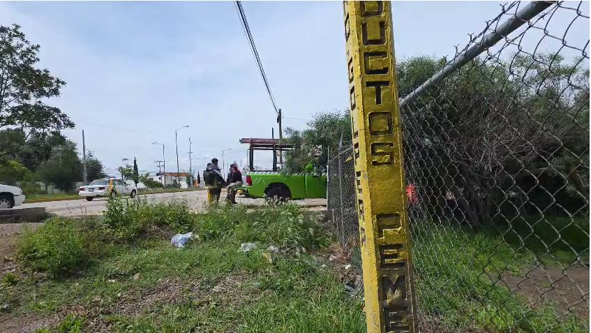 Fuga de combustoleo en toma clandestina alerta en zona metropolitana de Pachuca. (Guadalupe Trejo)