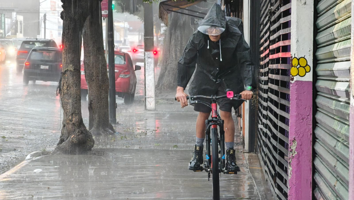 Lluvias intensas en Puebla dejan afectaciones en 12 municipios | Melanie Torres