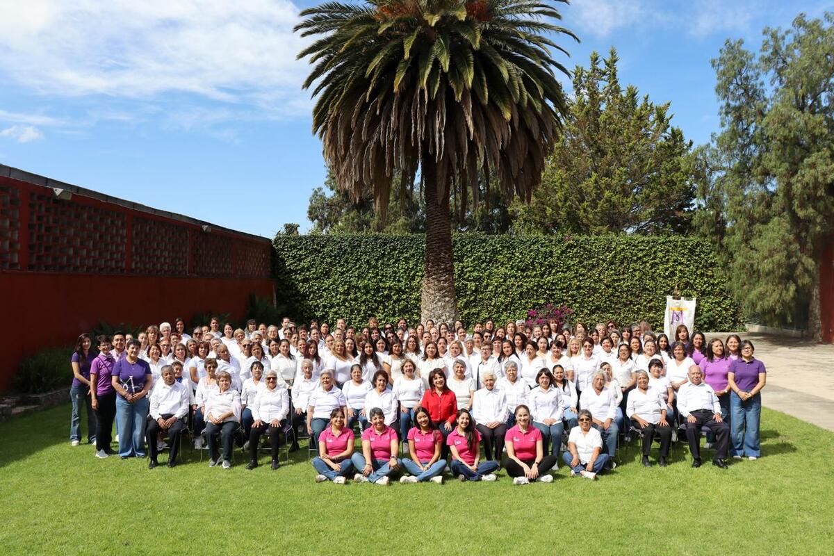 Más de 5 mil mujeres concluyen capacitación para emprender en Pachuca