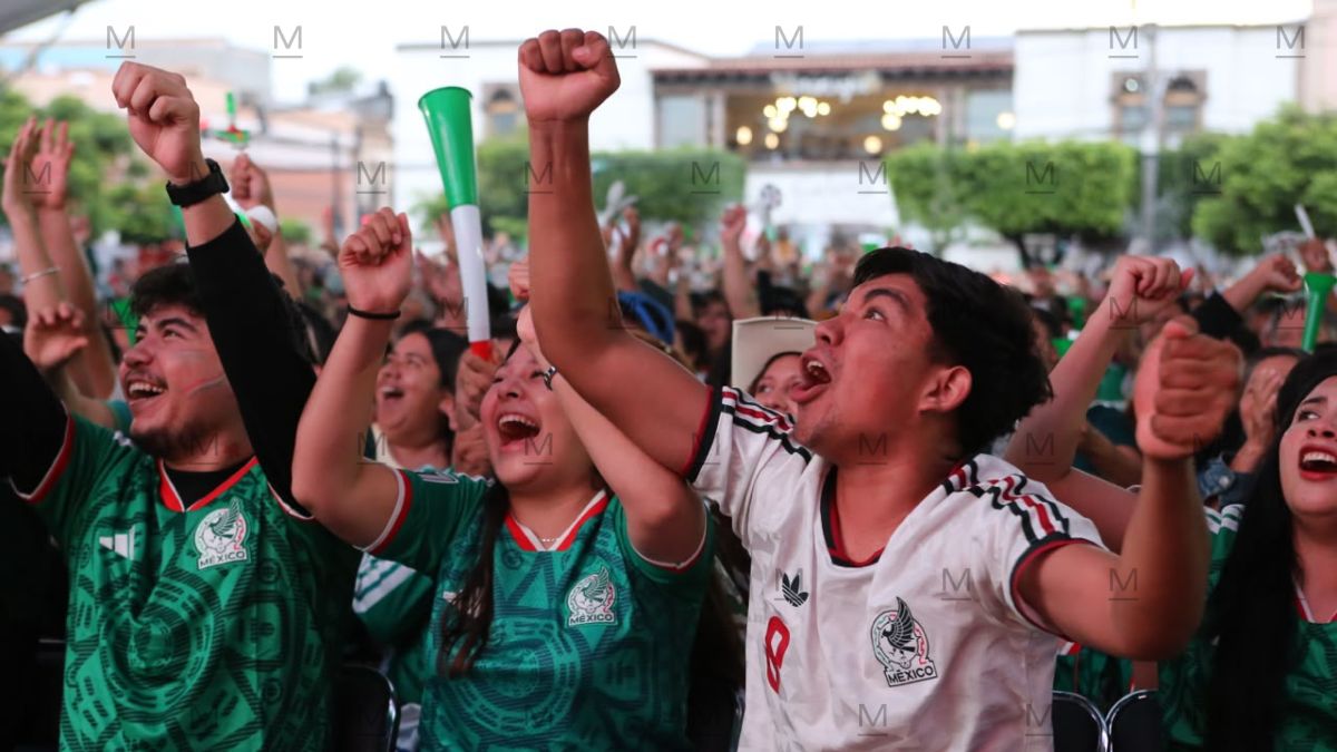 Miles de aficionados se reunieron en la explanada del Templo Expiatorio. | Dany Béjar