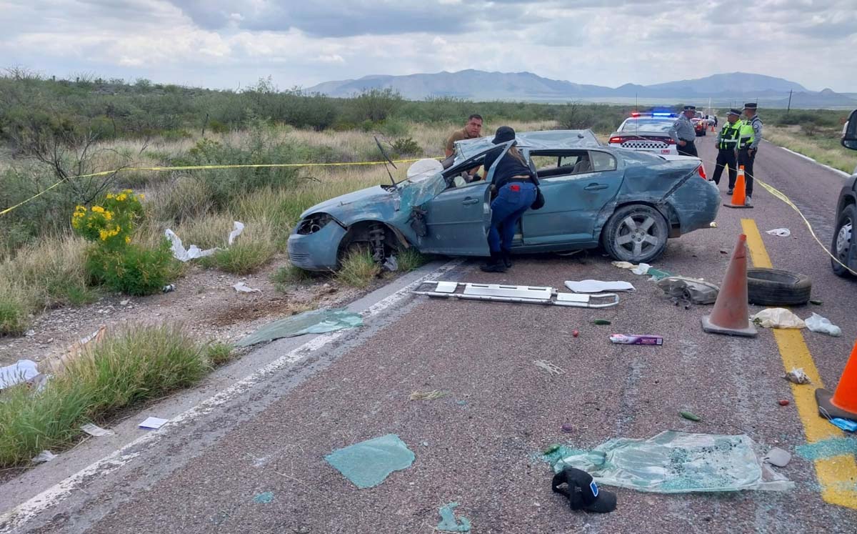 Mueren conductora y pasajero en accidente en Durango. | Foto: Cortesía