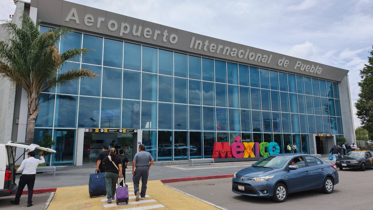 Crece 15 por ciento afluencia de viajeros en Aeropuerto de Puebla | EsImagen