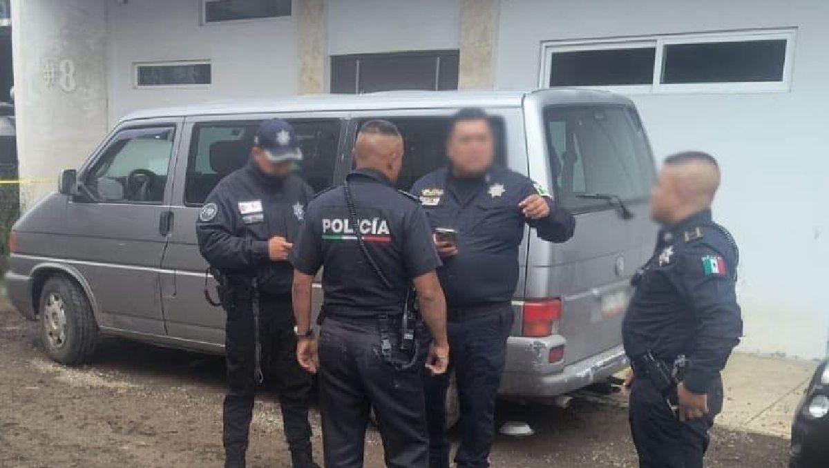 La Policía aseguró un arma de fuego y una motocicleta tras el enfrentamiento en Texcoco. | Foto: Especial