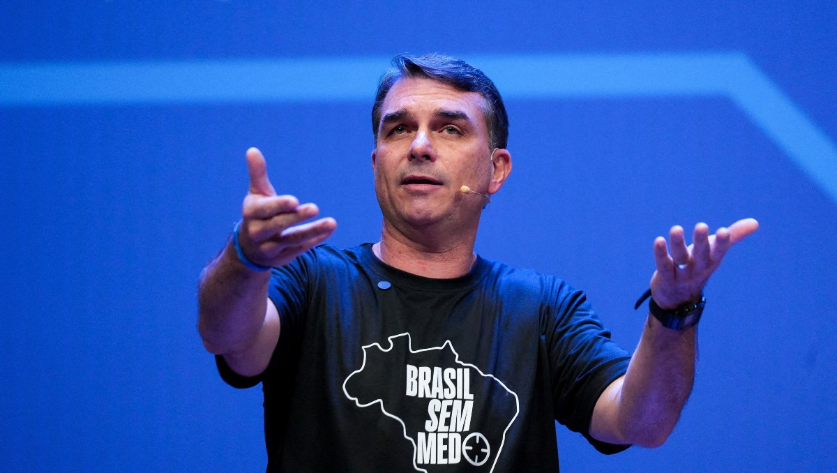 El senador brasileño Flavio Bolsonaro habla durante un evento en São Paulo, Brasil. | Reuters