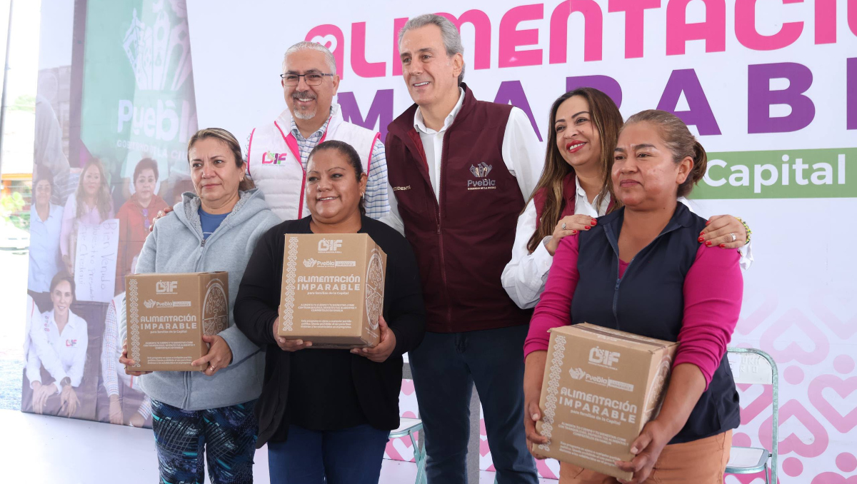 'Alimentación Imparable': Ayuntamiento de Puebla entrega más de 300 despensas en Lomas de San Miguel  | Especial