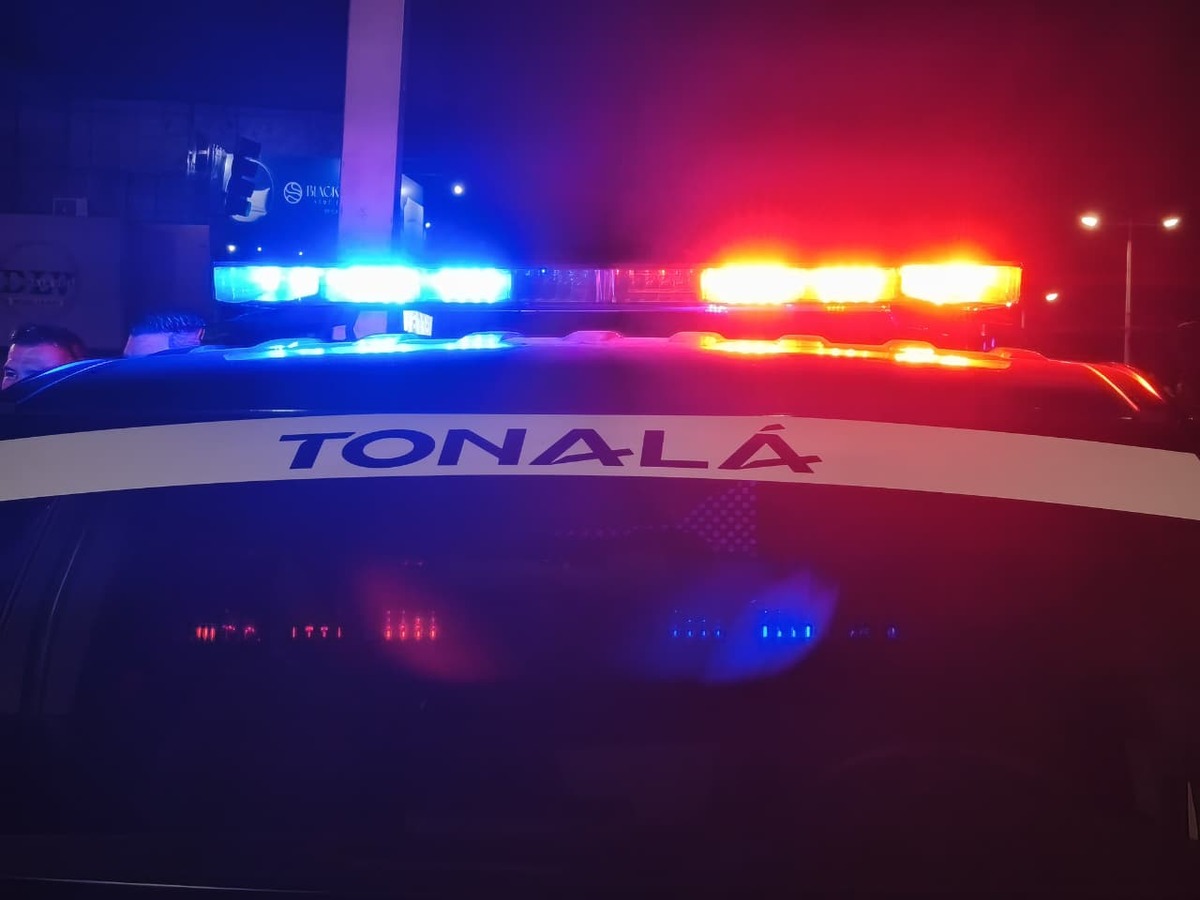 Autoridades de Tonalá acudieron tras el asesinato. (Vicente Torres)