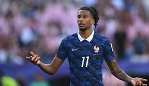 Didier Deschamps, entrenador de Francia, confirmó que la FIFA rechazó el recurso que presentaron por la tarjeta amarilla a Michael Olise.