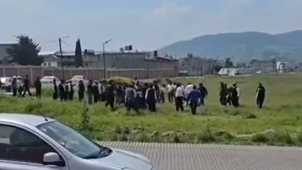 Algunas personas expresaron su preocupación por la riña que involucró hombres y mujeres. | Foto: RRSS