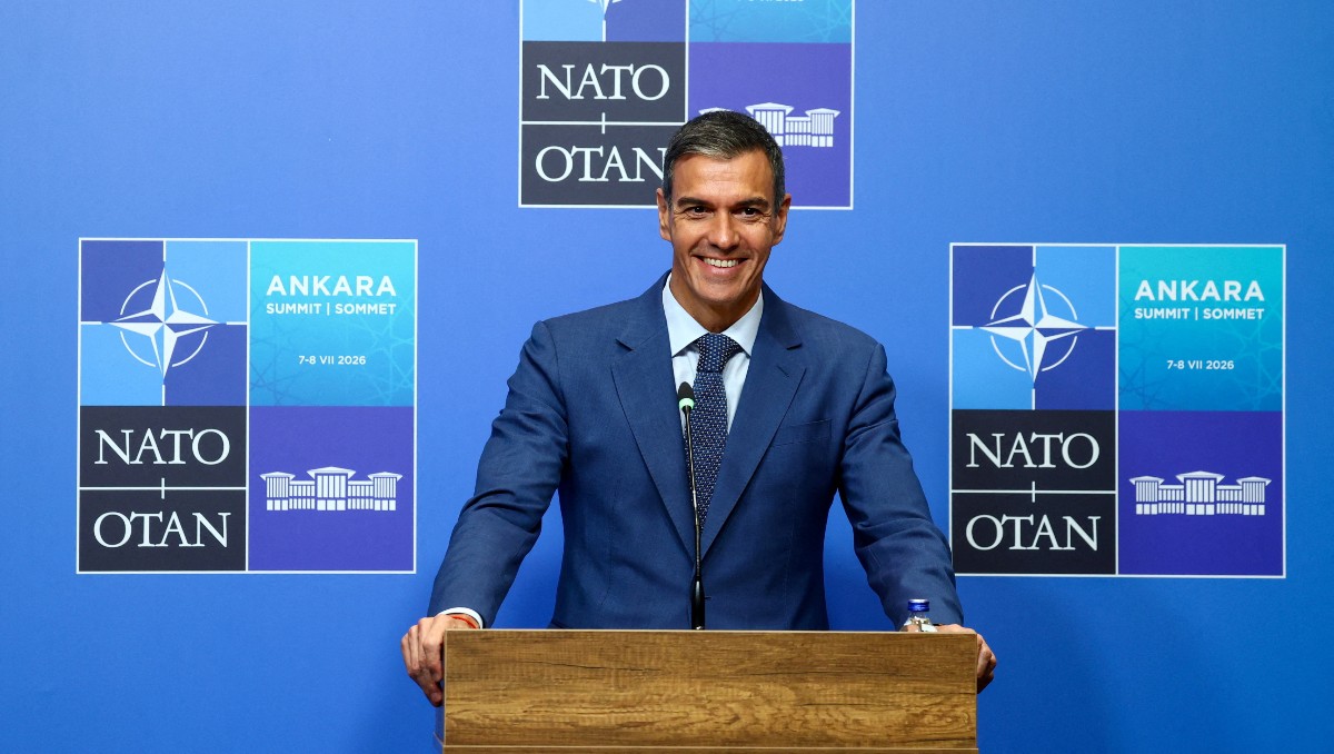 El presidente de España, Pedro Sánchez, habla con los medios de comunicación el día de una cumbre de líderes de la OTAN en Ankara, Turquía. | Reuters