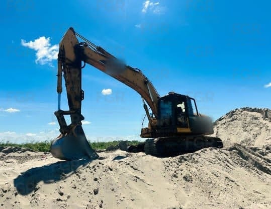 Las retroexcavadoras, la draga industrial y las tuberías de polietileno eran utilizadas para sustraer materiales del subsuelo sin los permisos federal
