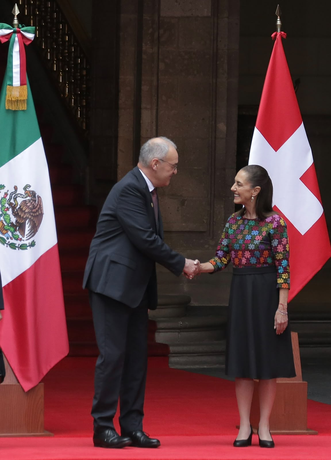 Sheinbaum recibió al presidente de Suiza y a su esposa en Palacio Nacional. | Foto: Ariel Ojeda