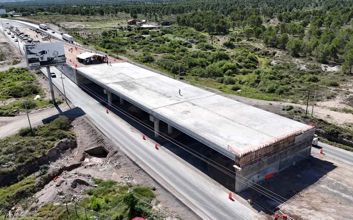 Supervisan obras viales en Derramadero. | Foto: Iván Sánchez
